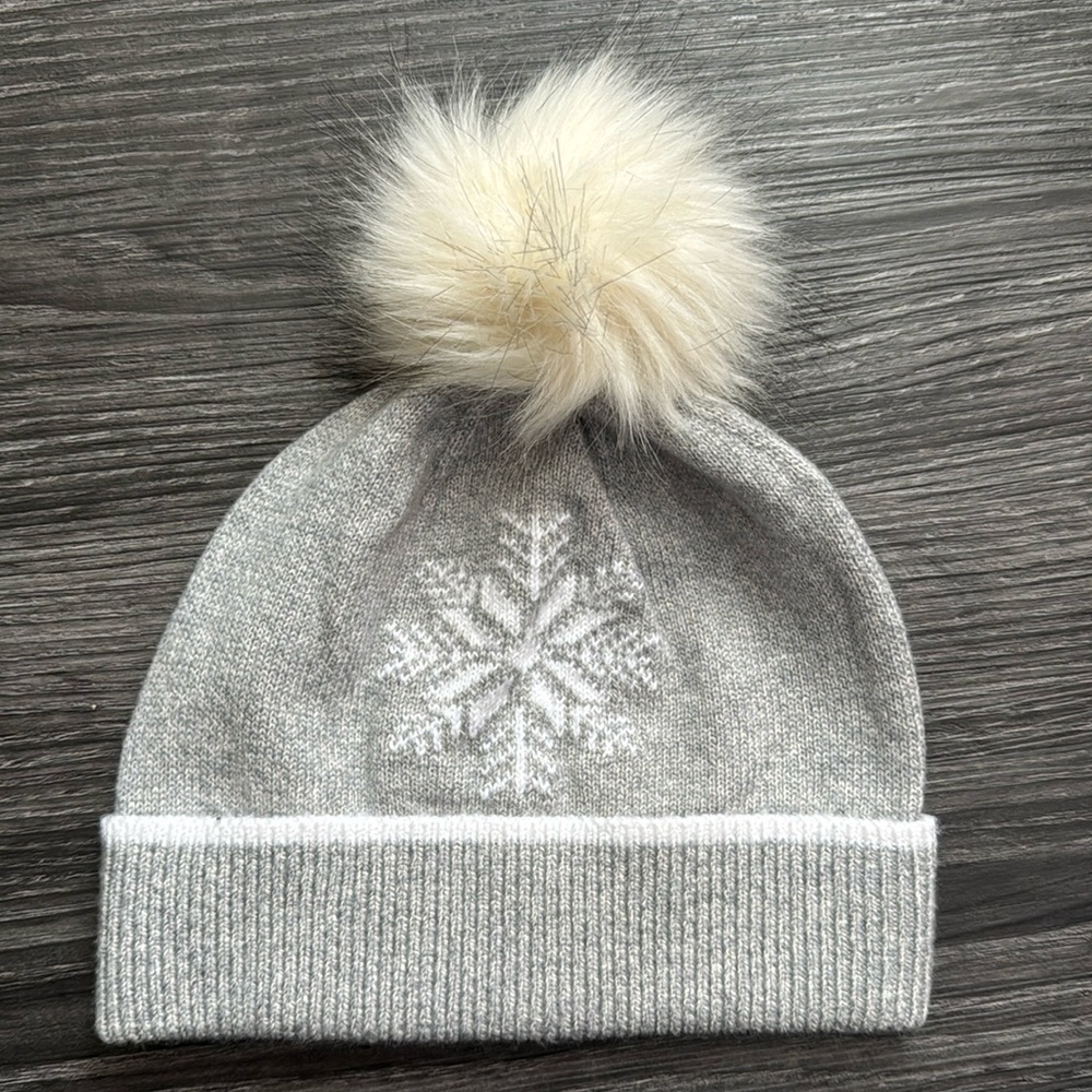 Talbots winter hat, faux fur accent. EUC, never worn!